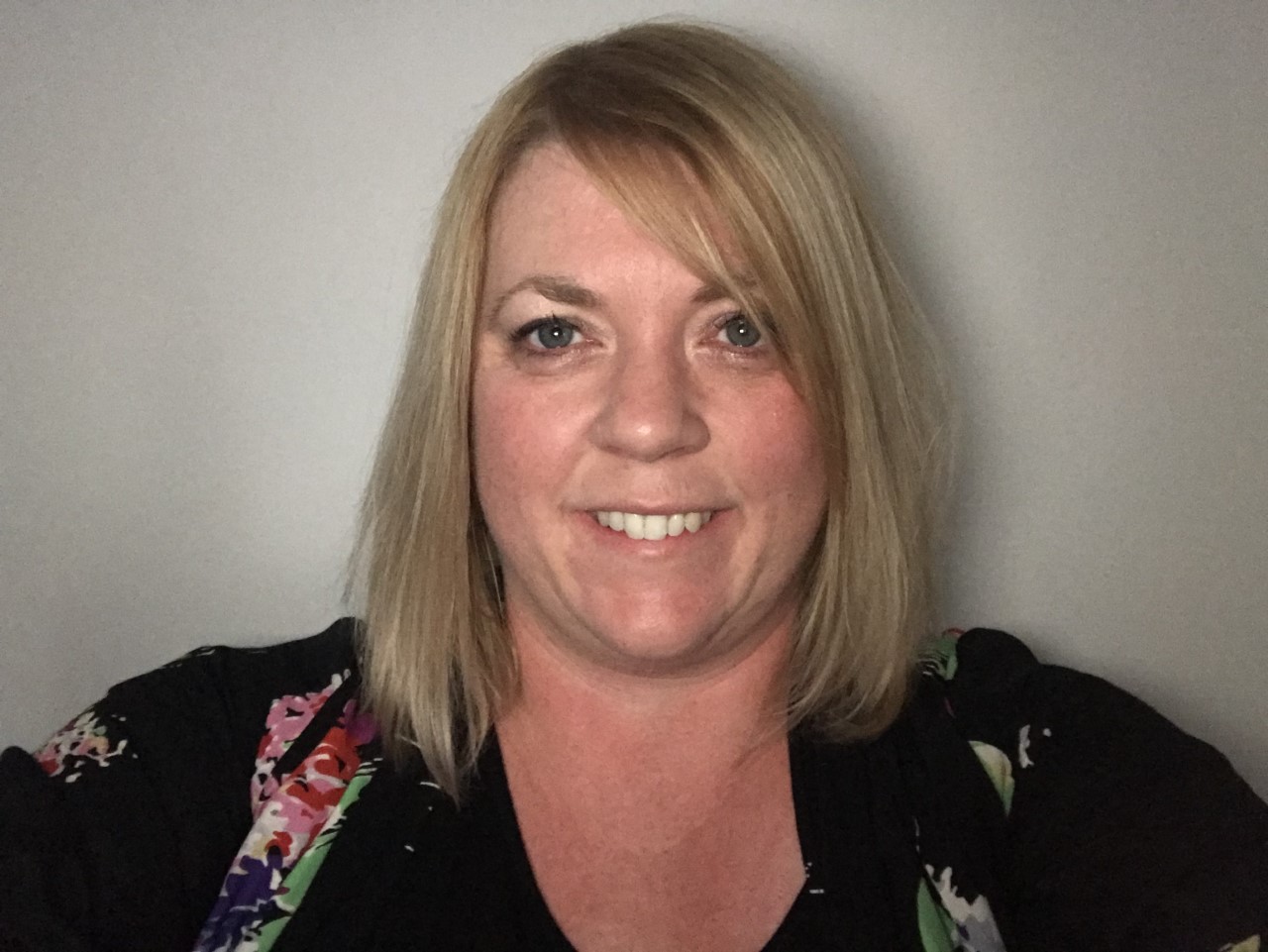 Beccie Hawes headshot- neurodivergence webinar