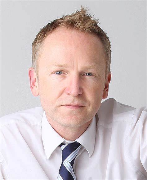 Dr Tim Holmes Headshot